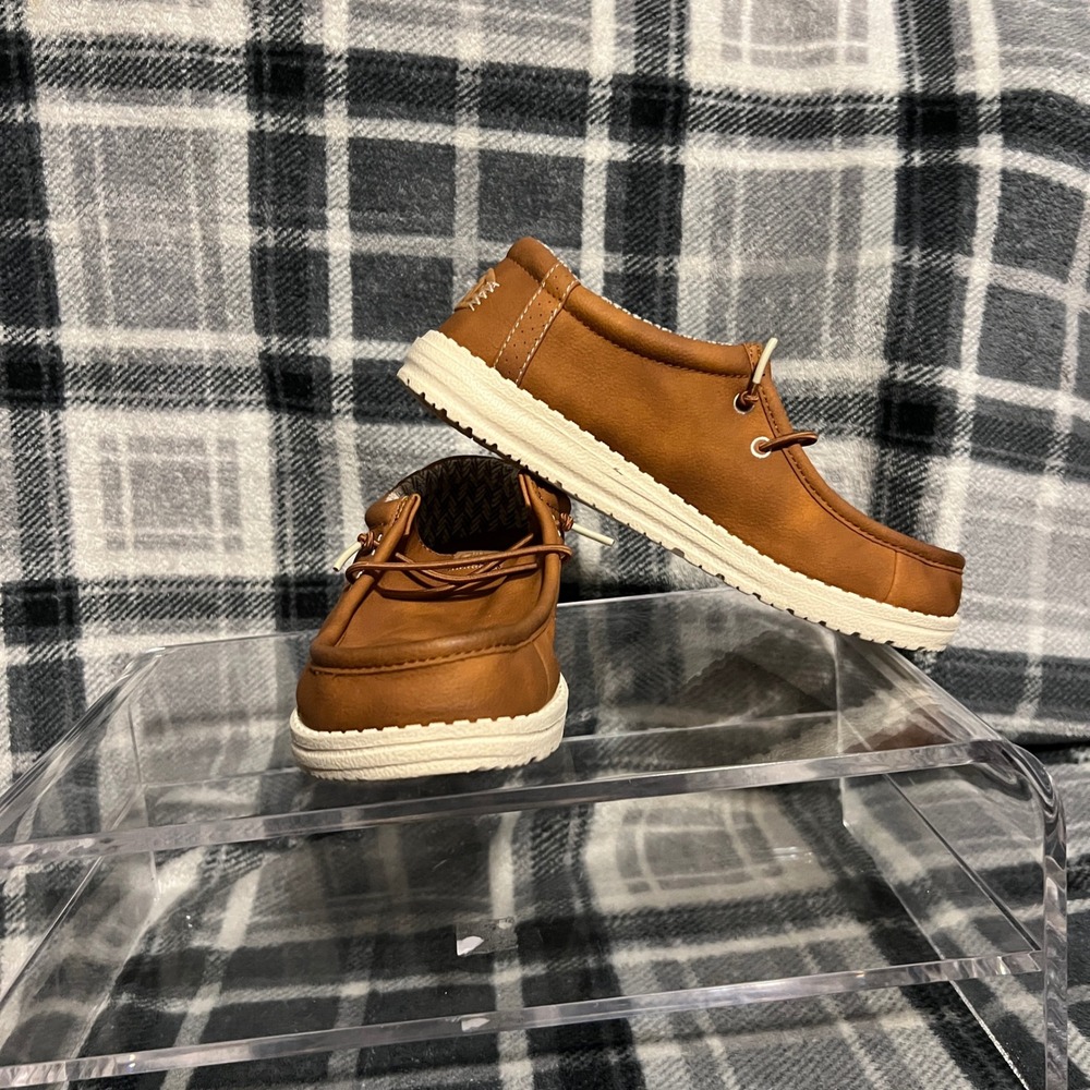 HEYDUDE Wally Youth Classic Tan Faux Leather Size J5 Big Kid 42751-265